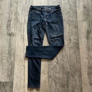 The Limited Skinny leg Dark wash Jeans Women’s size 6